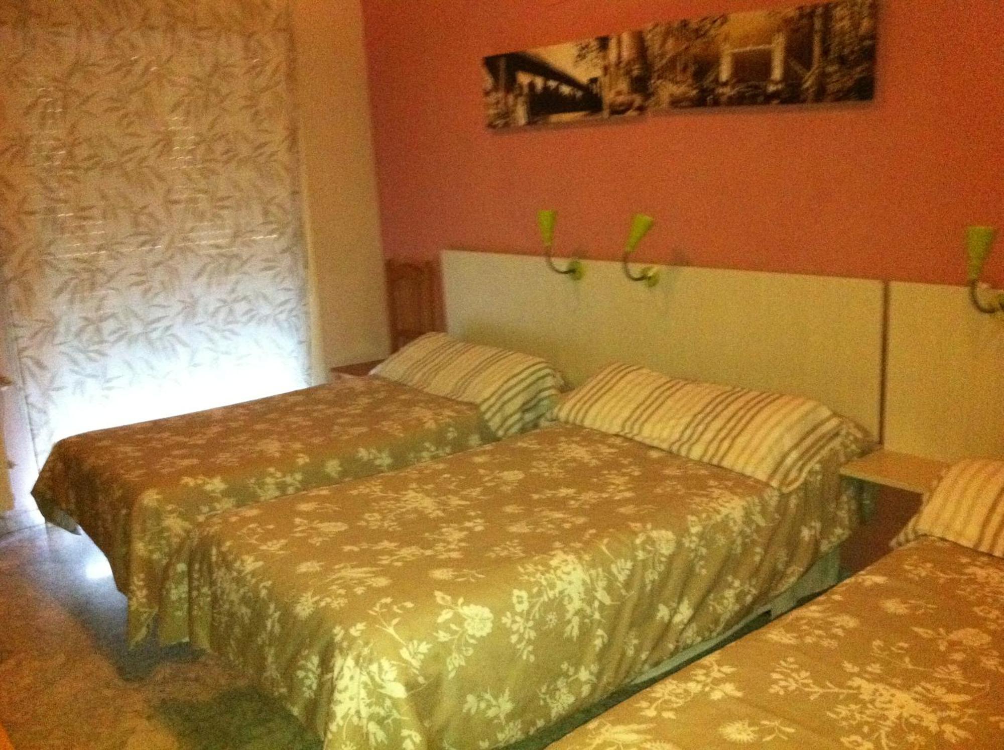 Hostal Neptuno Caceres Ngoại thất bức ảnh