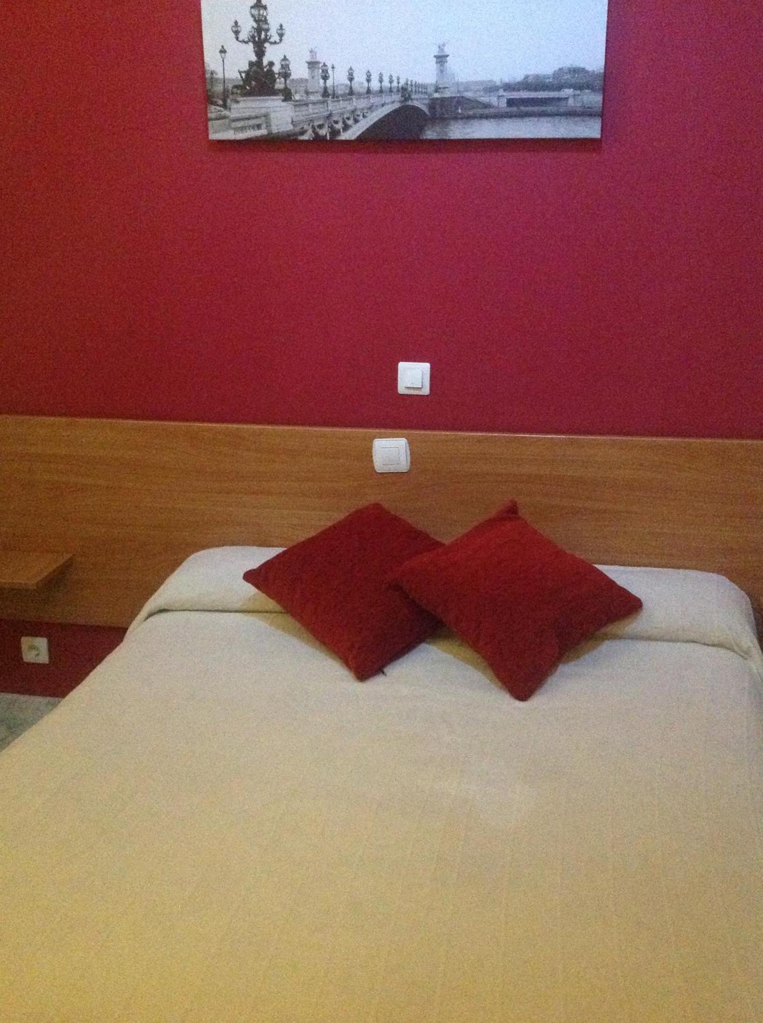 Hostal Neptuno Caceres Ngoại thất bức ảnh
