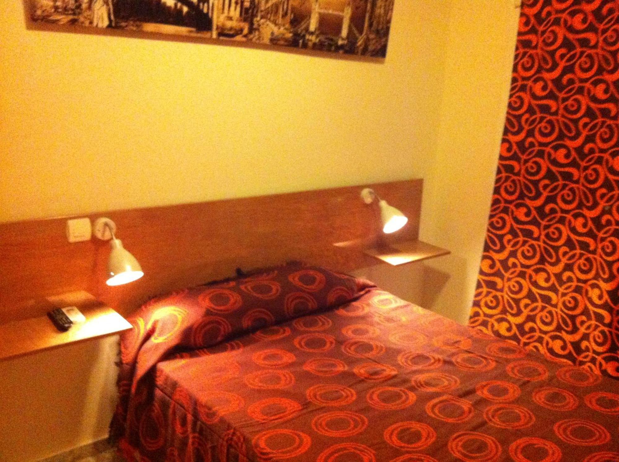 Hostal Neptuno Caceres Ngoại thất bức ảnh