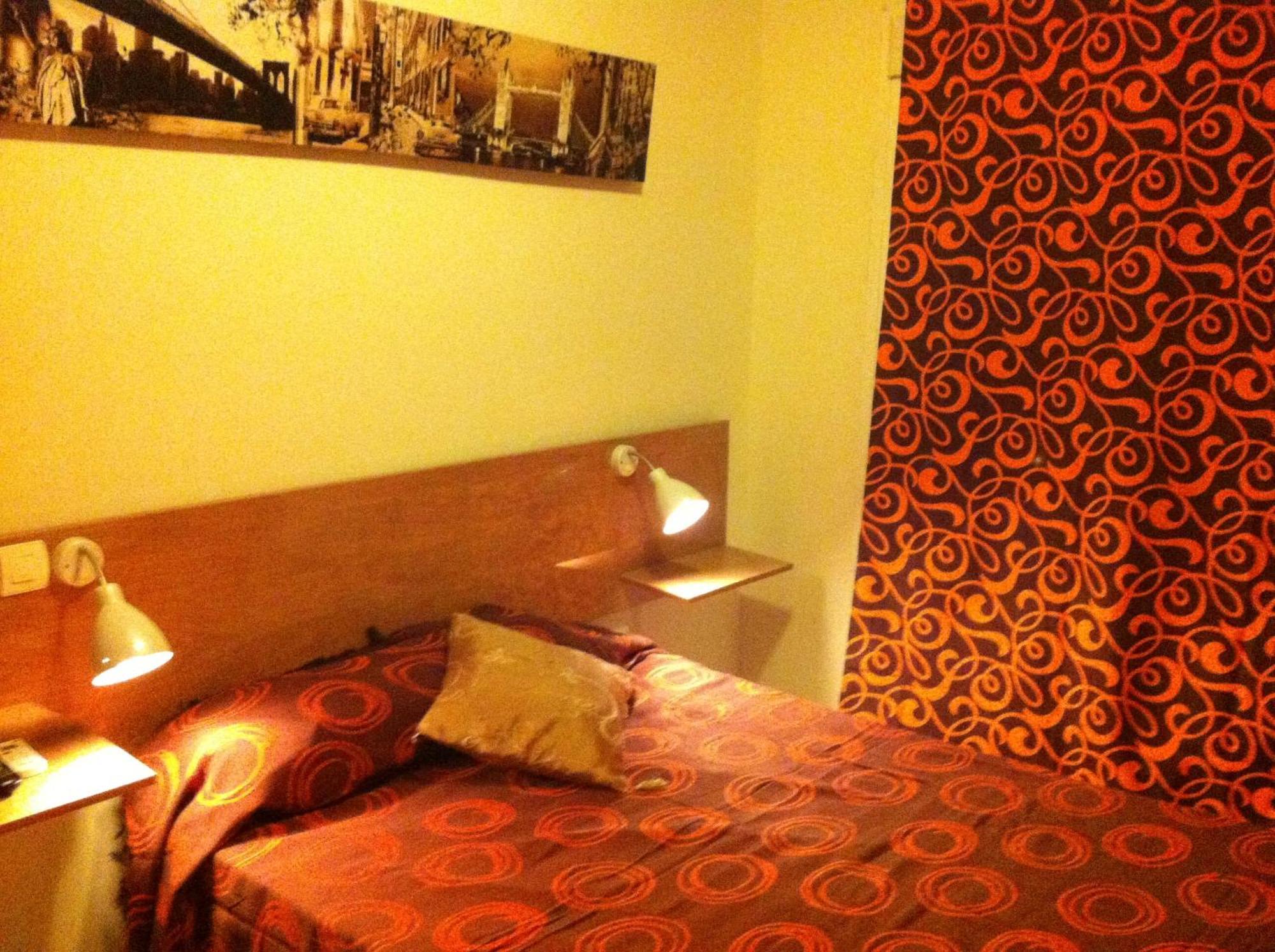 Hostal Neptuno Caceres Ngoại thất bức ảnh
