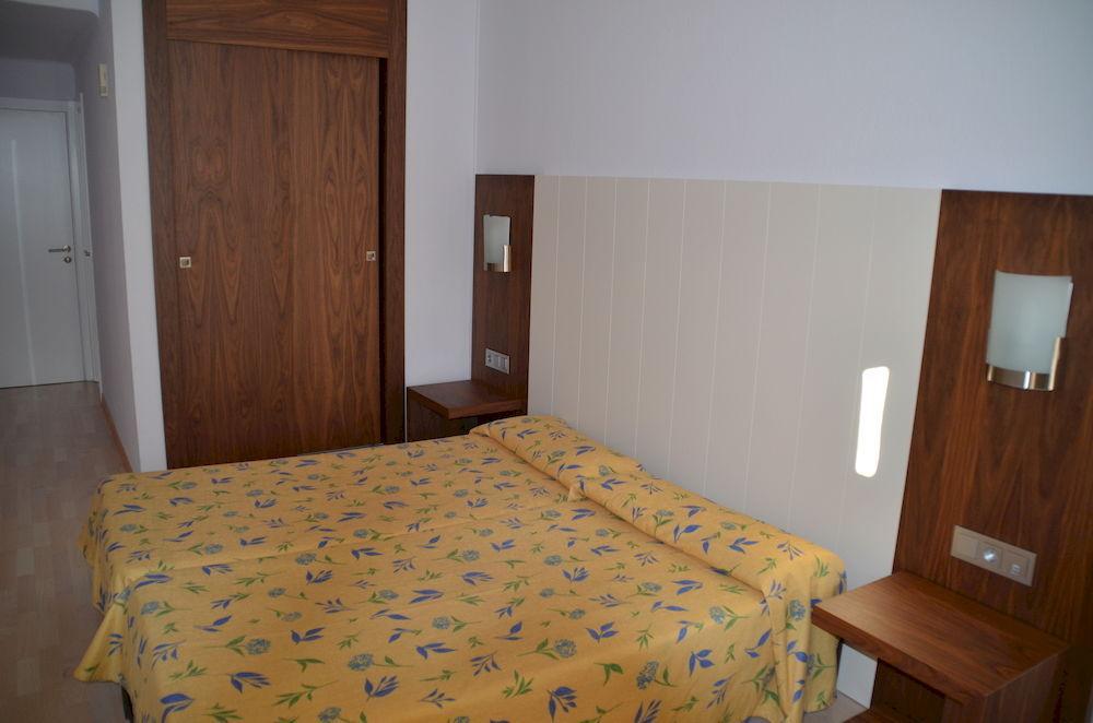 Hostal Neptuno Caceres Ngoại thất bức ảnh