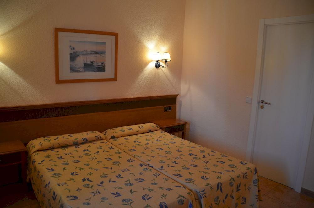 Hostal Neptuno Caceres Ngoại thất bức ảnh