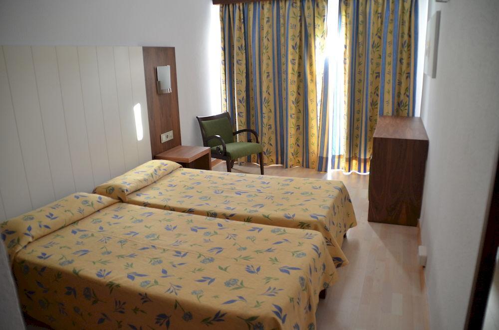Hostal Neptuno Caceres Ngoại thất bức ảnh
