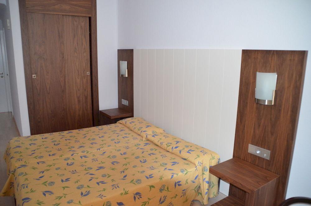 Hostal Neptuno Caceres Ngoại thất bức ảnh
