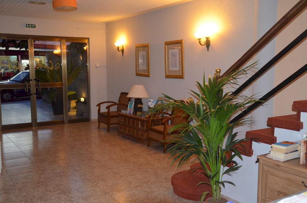 Hostal Neptuno Caceres Ngoại thất bức ảnh