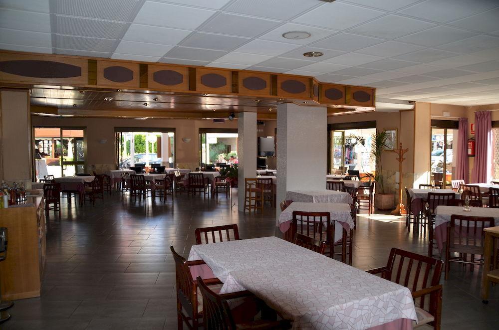Hostal Neptuno Caceres Ngoại thất bức ảnh