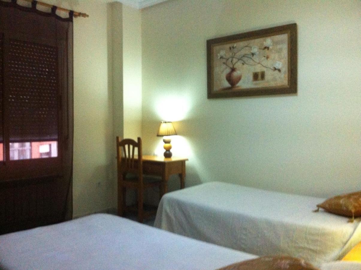 Hostal Neptuno Caceres Phòng bức ảnh